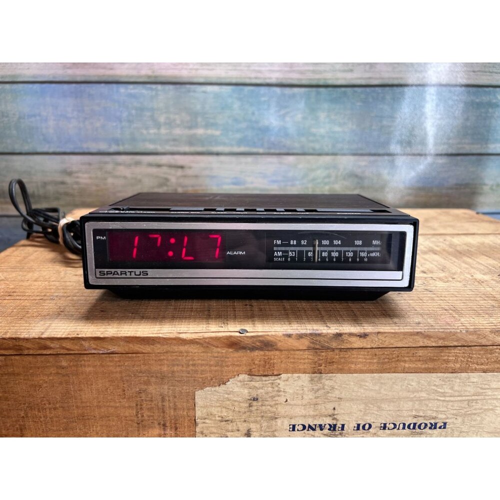 Vintage Spartus Radio Alarm Clock Model No. 0107-61 - Fully Functional Retro Tim